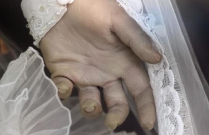 Морничава мистерија или маркетинг трик? Кукла во венчаница стои во излог веќе 90 години