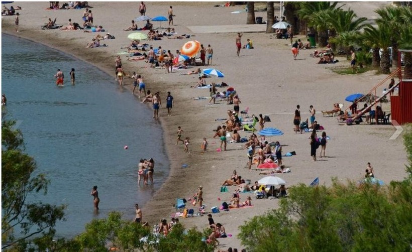 Блазе си им:Грците од денес масовно на плажа!