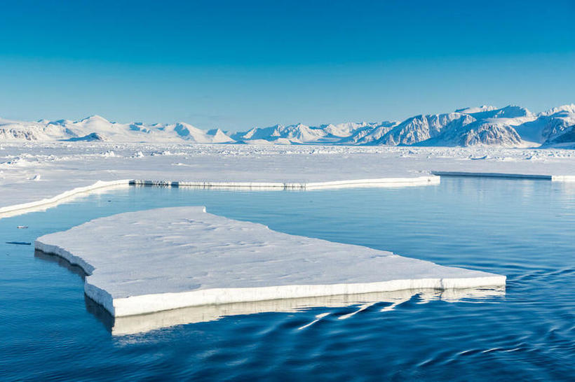 Температурите на Арктикот и Антарктикот за 40 степени повисоки од просечните