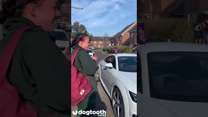 Медицинска сестра во солзи откако соседите и аплаудираа пред да замине на работа