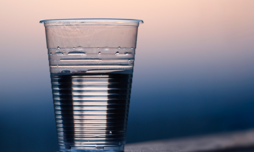 Зошто не треба да пиете вода стоена преку ноќ