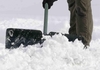 Снегот донесе нов бизнис: За чистење снег се плаќа од 13.000 денари неделно