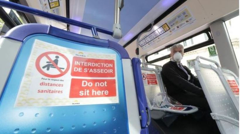 Цик-цак корона седење во градските автобуси