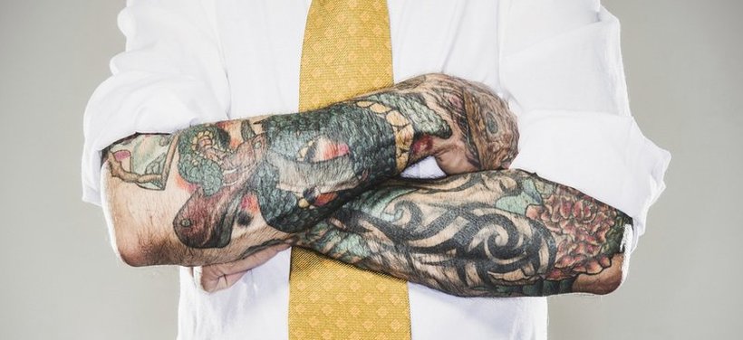 Тетоважа на работа - "моден додаток" или одраз на непрофесионалност?
