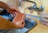 ВИДЕО: Дали е навистина потребно да се мие храната како заштита против коронавирусот