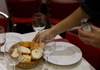 Еве зошто прво ви носат леб во рестораните: Ќе се изненадите од вистинската причина