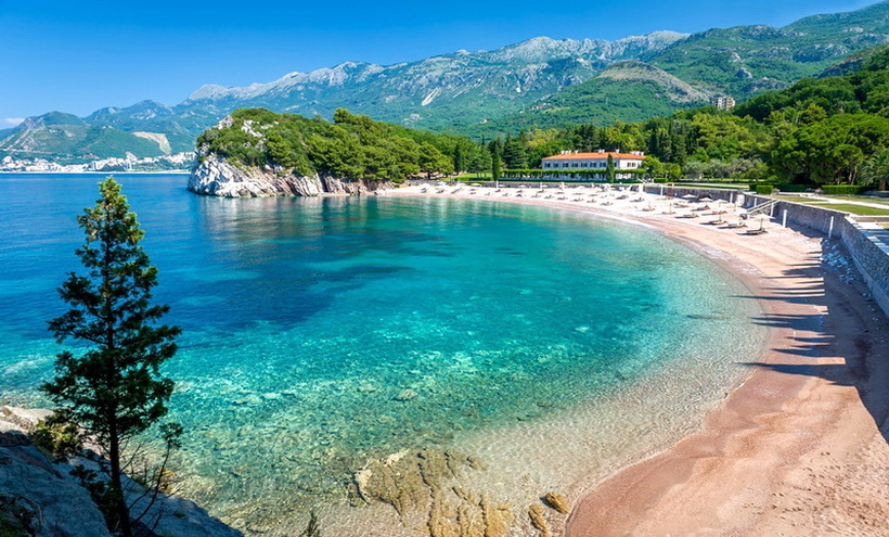 Најскапата, но и најпопуларната плажа во Црна Гора - еве како изгледа