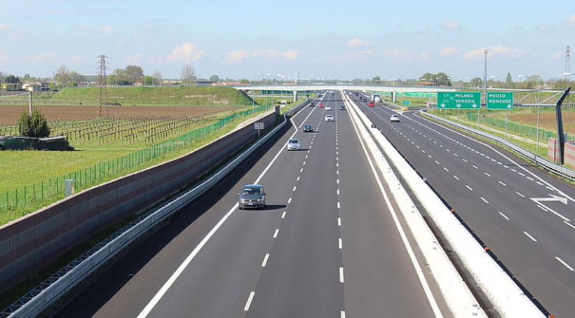 Германија стартува пилот-проект за безжично полнење на електрични возила на автопат