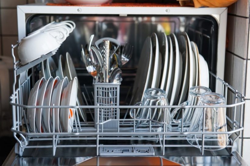 Што НИКАКО не треба да ставате во машината за садови