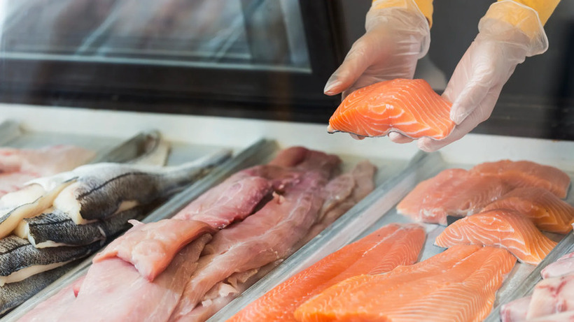 Како да препознаете свежа риба: Со овој трик никогаш повеќе нема да „паднете во замка“ при купувањето