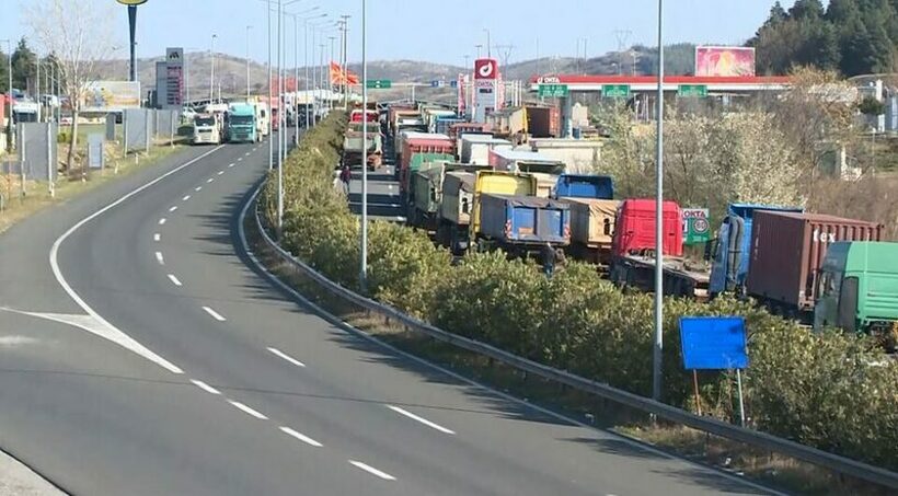 Камионџиите се „печат“ на граница заедно со туристите – со душа чекаат „Отворен Балкан“ и да се кренат рампите
