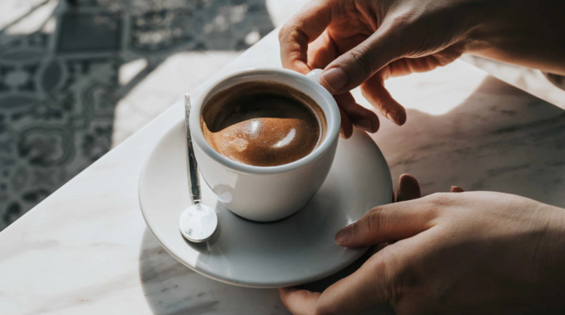 Што не треба, а што треба да додадете во кафето доколку сакате да ослабете?