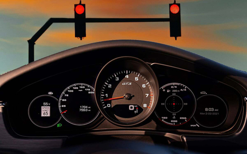 Новата технологија на Porsche ќе се погрижи возачите да не поминуваат на црвено светло
