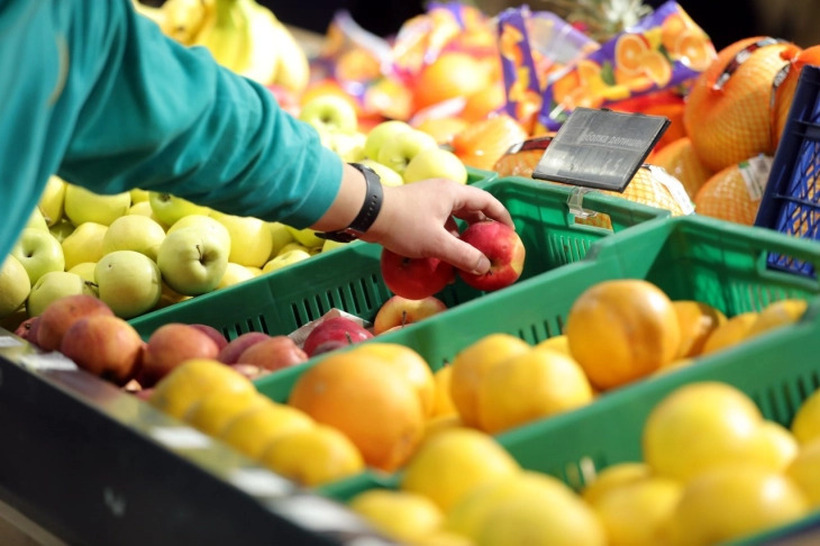 Некаде нема овошје и зеленчук, а некаде е по стара цена - Како се спроведува замрзнувањето?