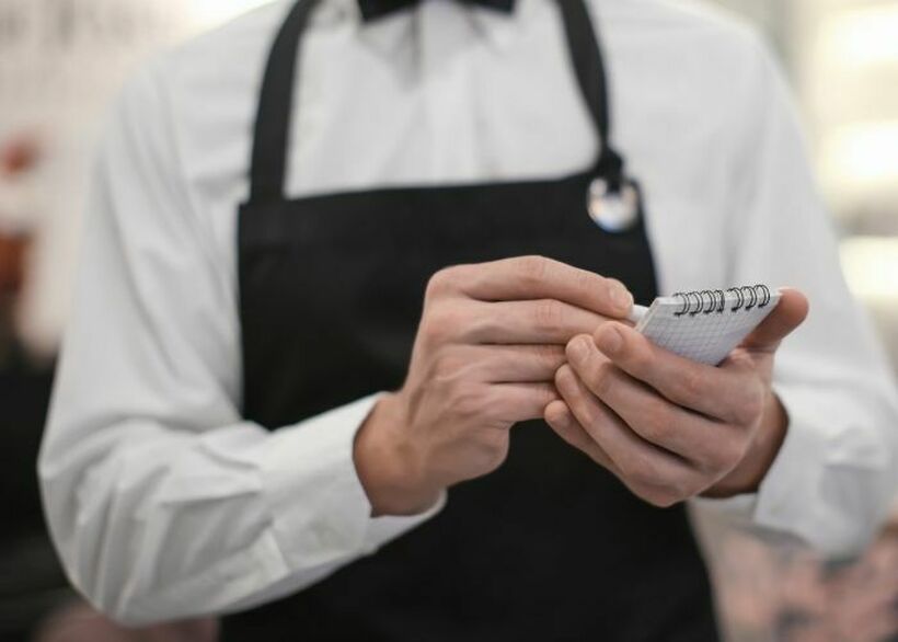 На Германија ѝ недостигаат десетици илјади келнери и готвачи, ресторан нуди 11.000 евра плата