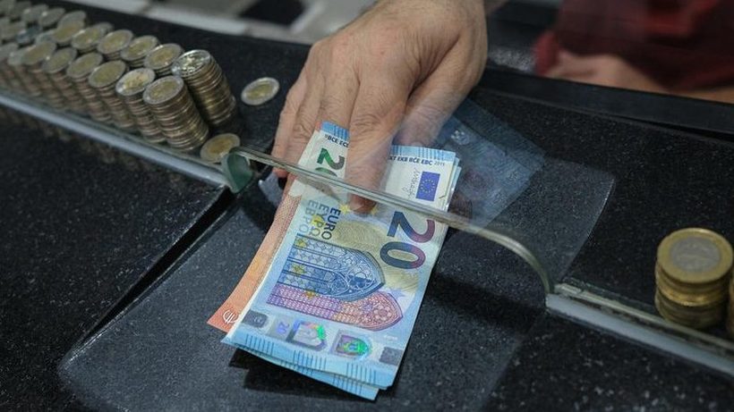 Нова мерка на НБРМ: Ако менувачниците немаат девизи ќе можат да купуваат од банките