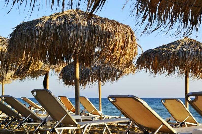 ГОЛЕМА ПРОМЕНА: Ако одите на плажа во Грција треба да го знаете ова – се работи за лежалките