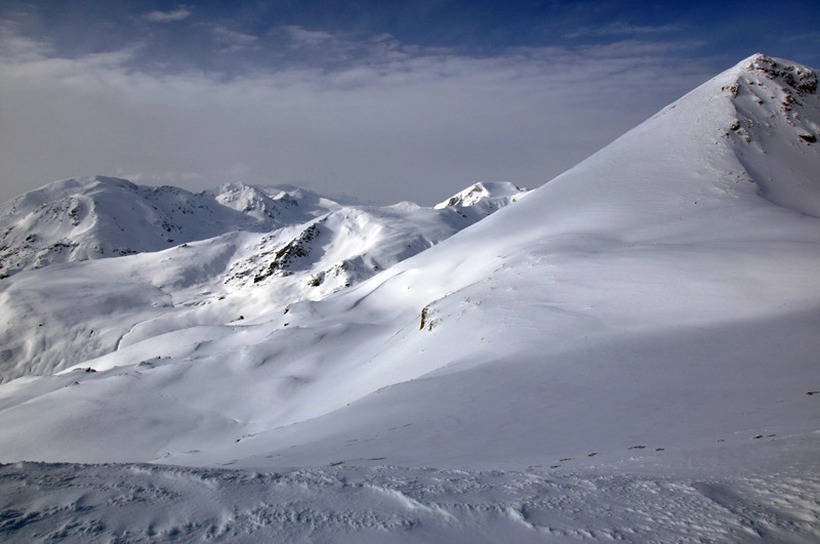 Април донесе снежна покривка на планините: Најмногу снег има на Попова Шапка