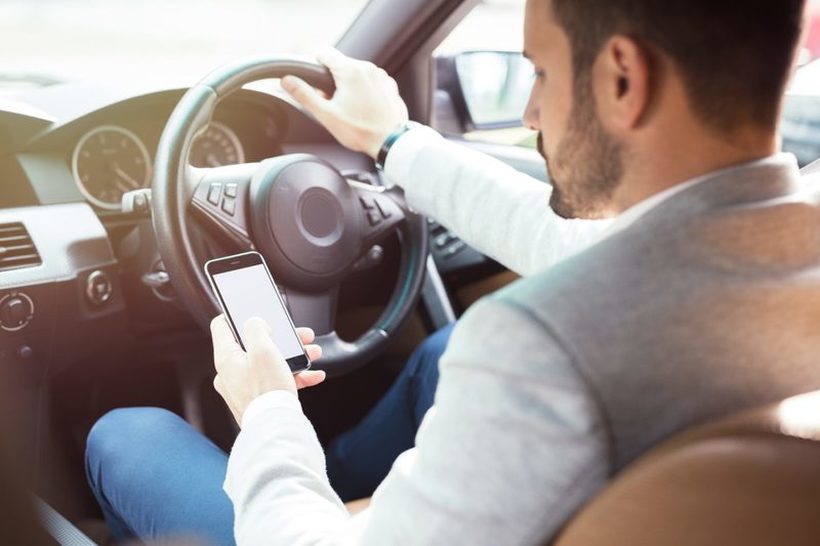 Дали знаевте дека користењето мобилен телефон додека возите ја зголемува потрошувачката на гориво!?
