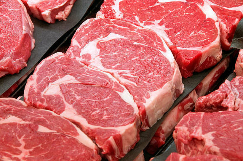КОРИСНИ СОВЕТИ: Еве што треба да направите со месото пред да го ставите во фрижидер