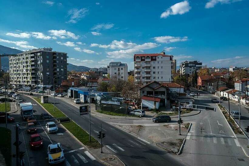 Поради пожар-Затворен е мостот кој води од Ист Гејт до Железничка