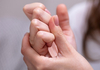 Дали е штетно да ги „пукате“ зглобовите на прстите?