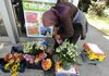 „Продавам цвеќиња за да ги прехранам внучињата од мојот починат син“ – ајде сите да ѝ помогнеме на баба Ѓурѓа од Карпош