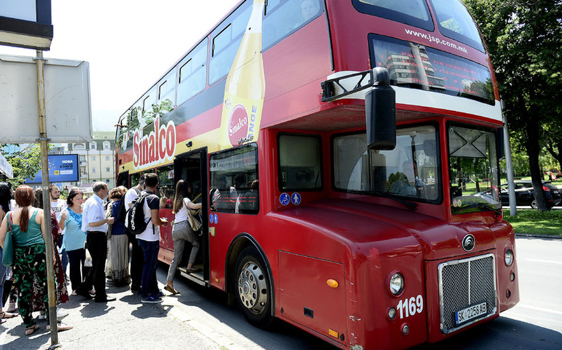 Тепачки на автобуските кој прв да влезе во автобус – што се случува со ЈСП?