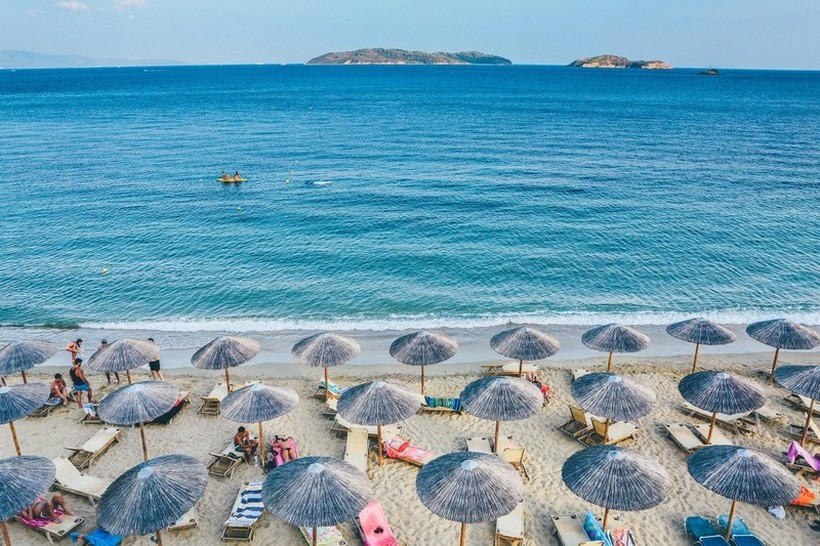 Грција ќе прима туристи само од овие 19 држави и за нив нема потреба од корона тест