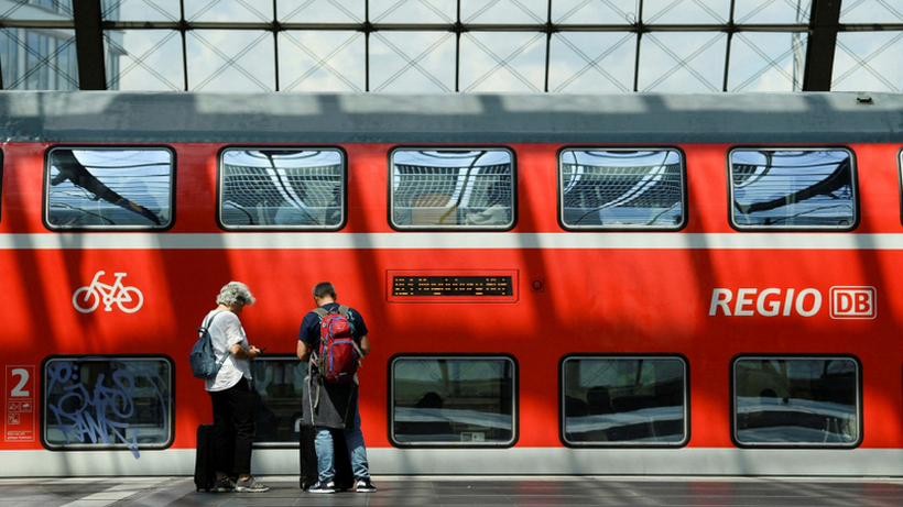 Револуција во јавниот превоз во Германија: Билетот од 49 евра доби зелено светло