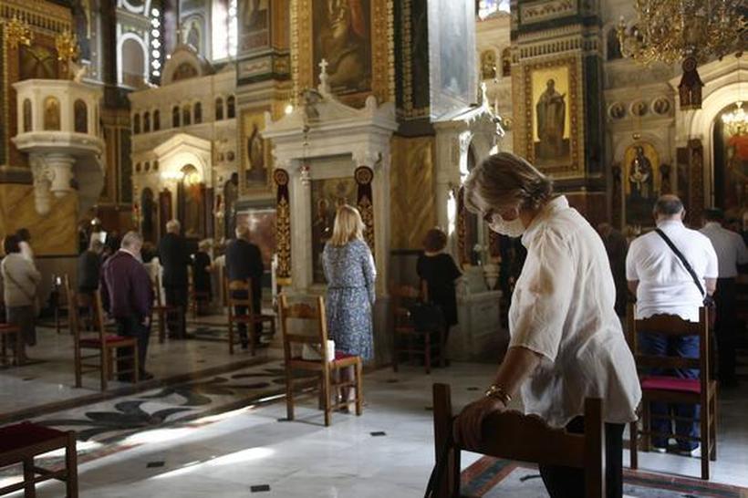 Во Грција и во црква мора со потврда за вакцинација или со негативен тест