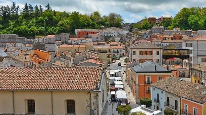 Уште еден град во Италија продава куќи за 1€