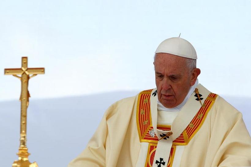 Папата Франциск работел како исфрлувач во ноќни клубови и има свој сет на емотикони
